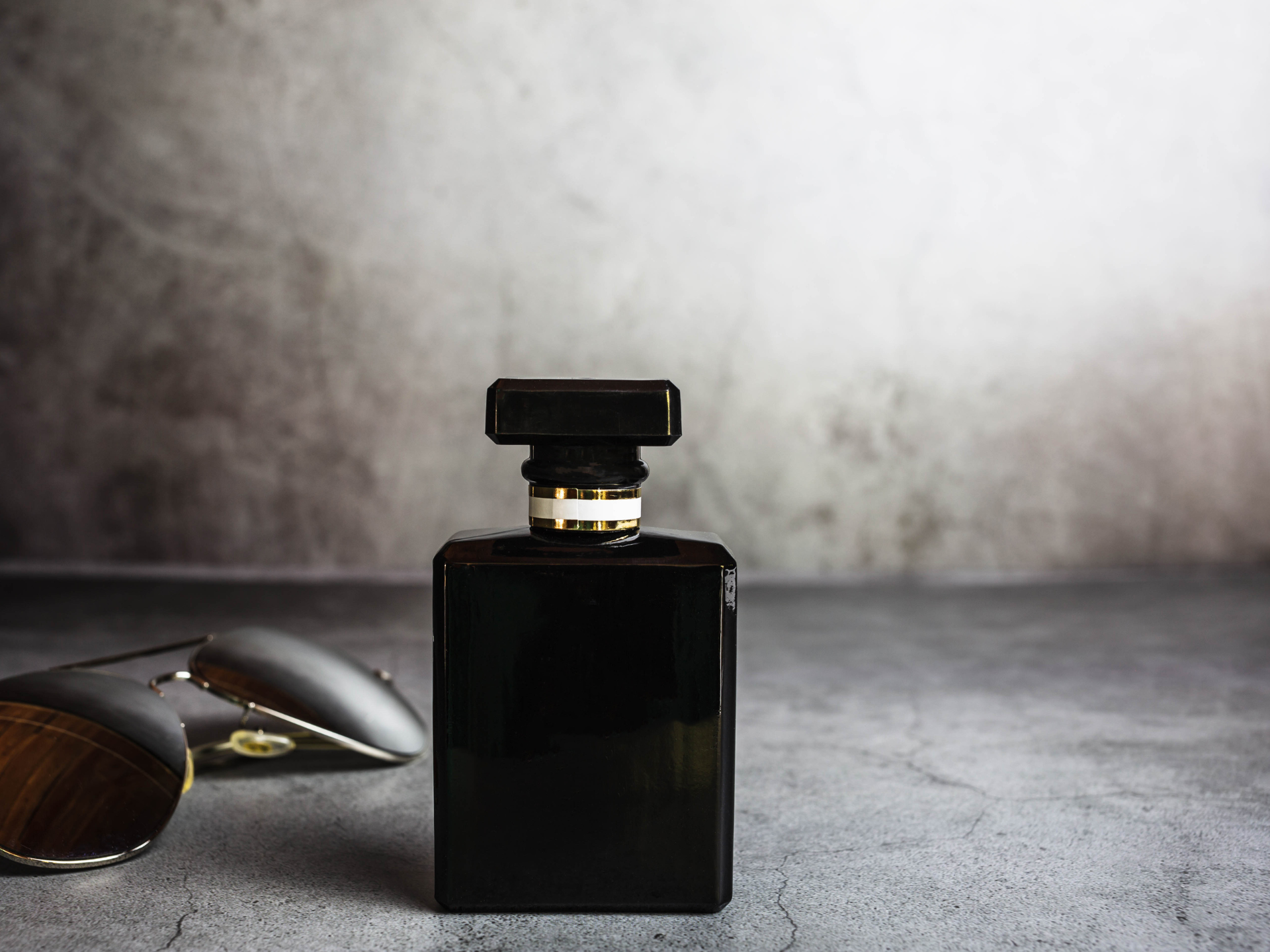 czarne perfumy meskie